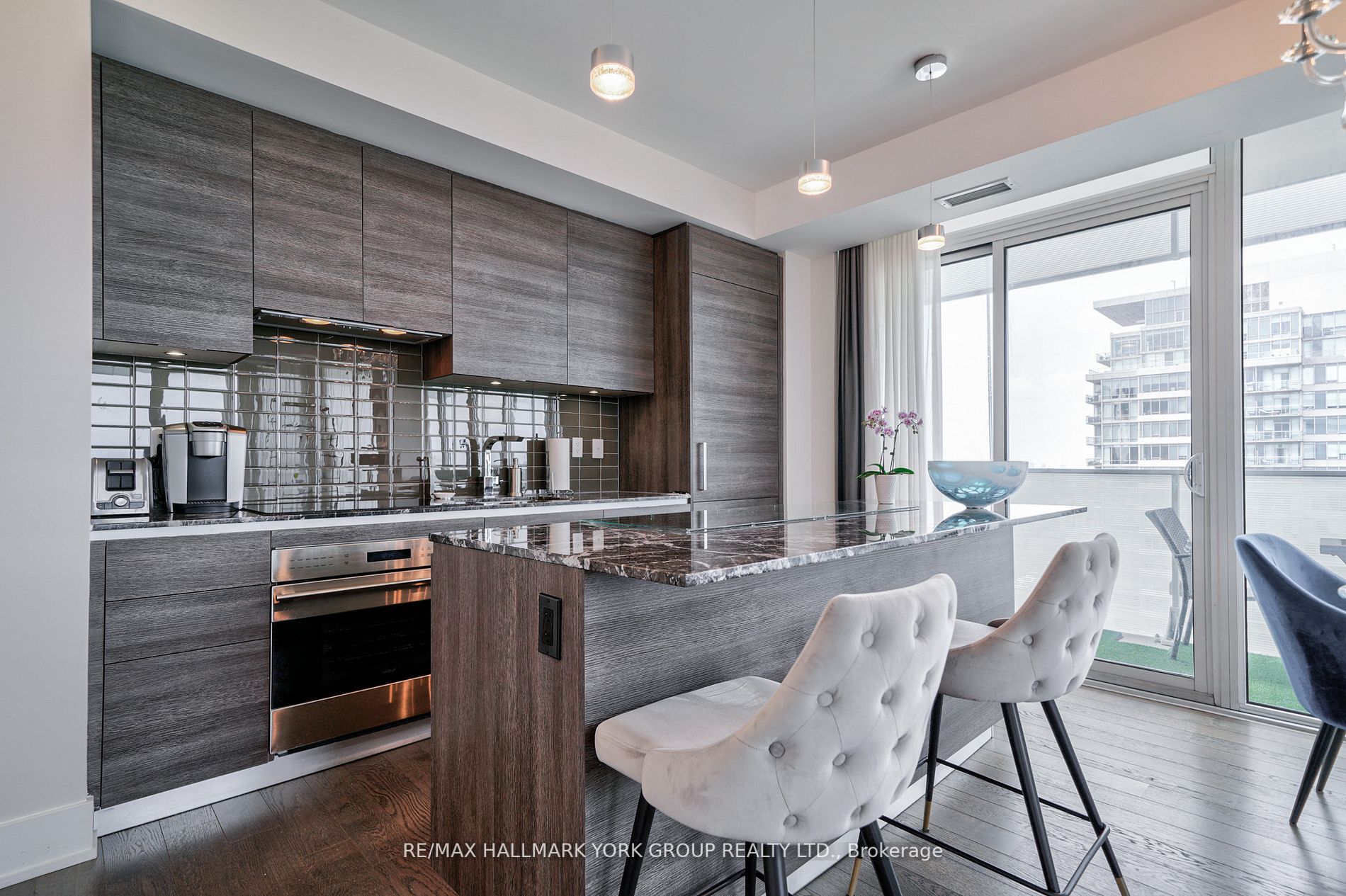 200 Bloor St W, #2706