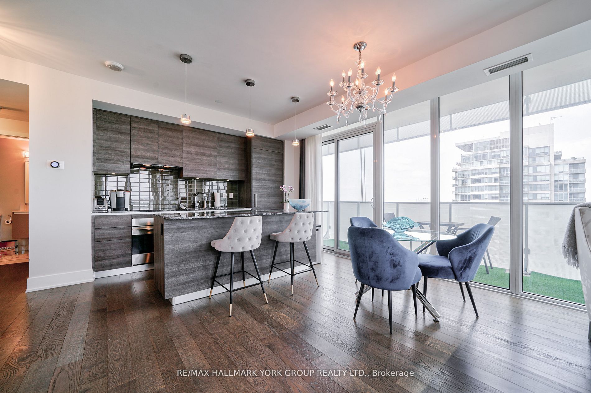 200 Bloor St W, #2706