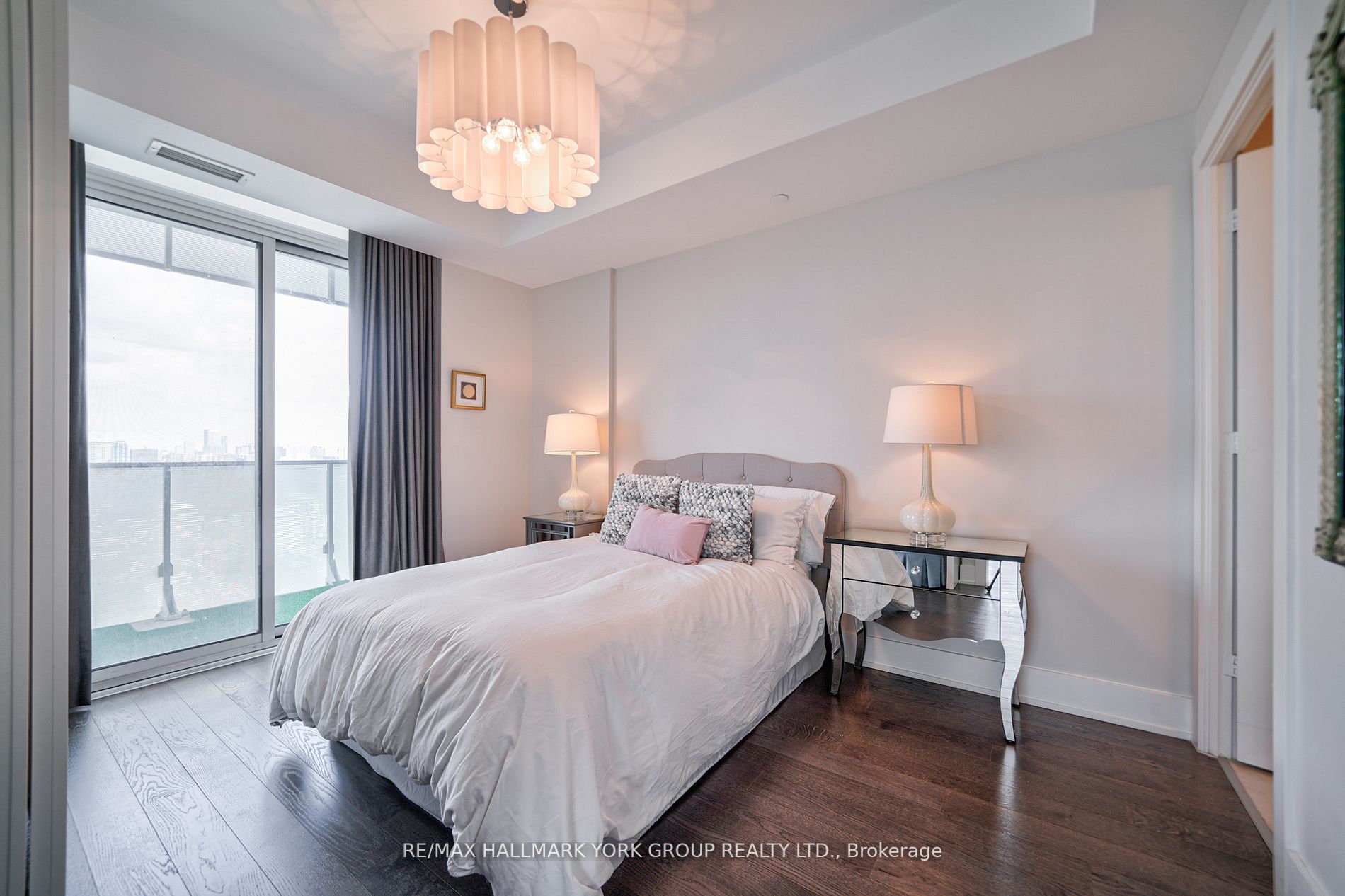 200 Bloor St W, #2706