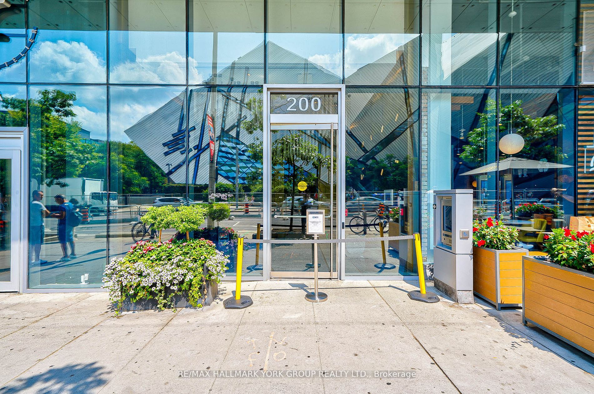 200 Bloor St W, #2706