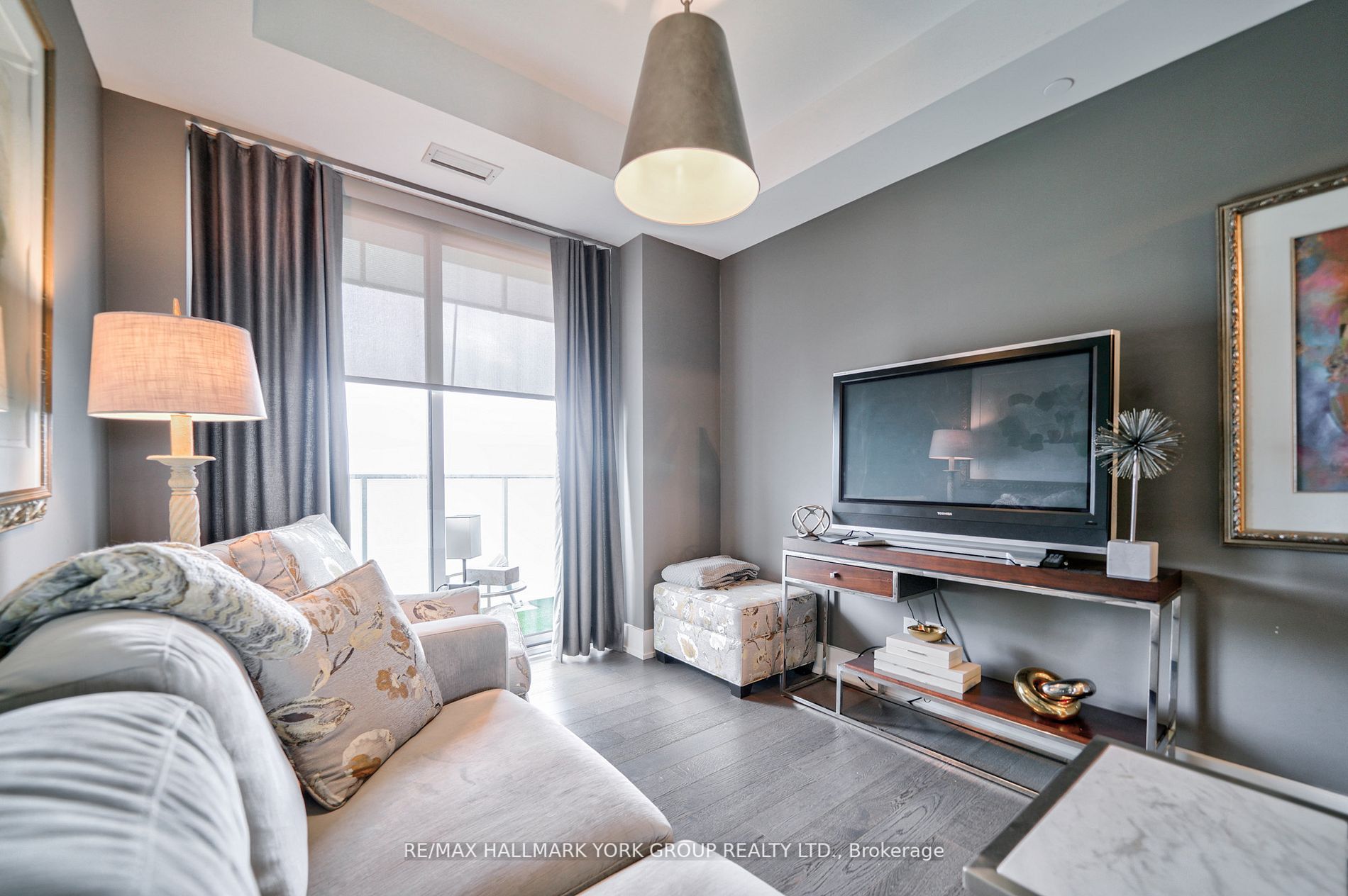 200 Bloor St W, #2706