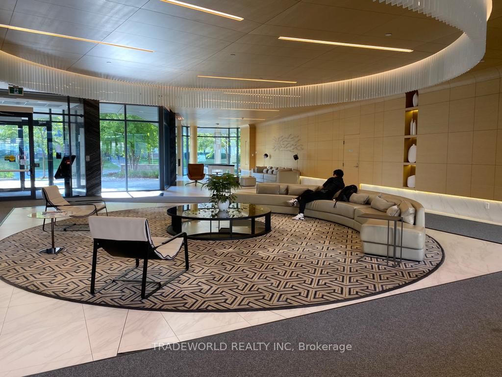 99 The Donway W, #404