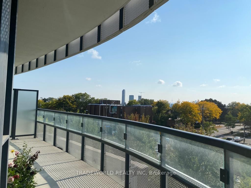 99 The Donway W, #404