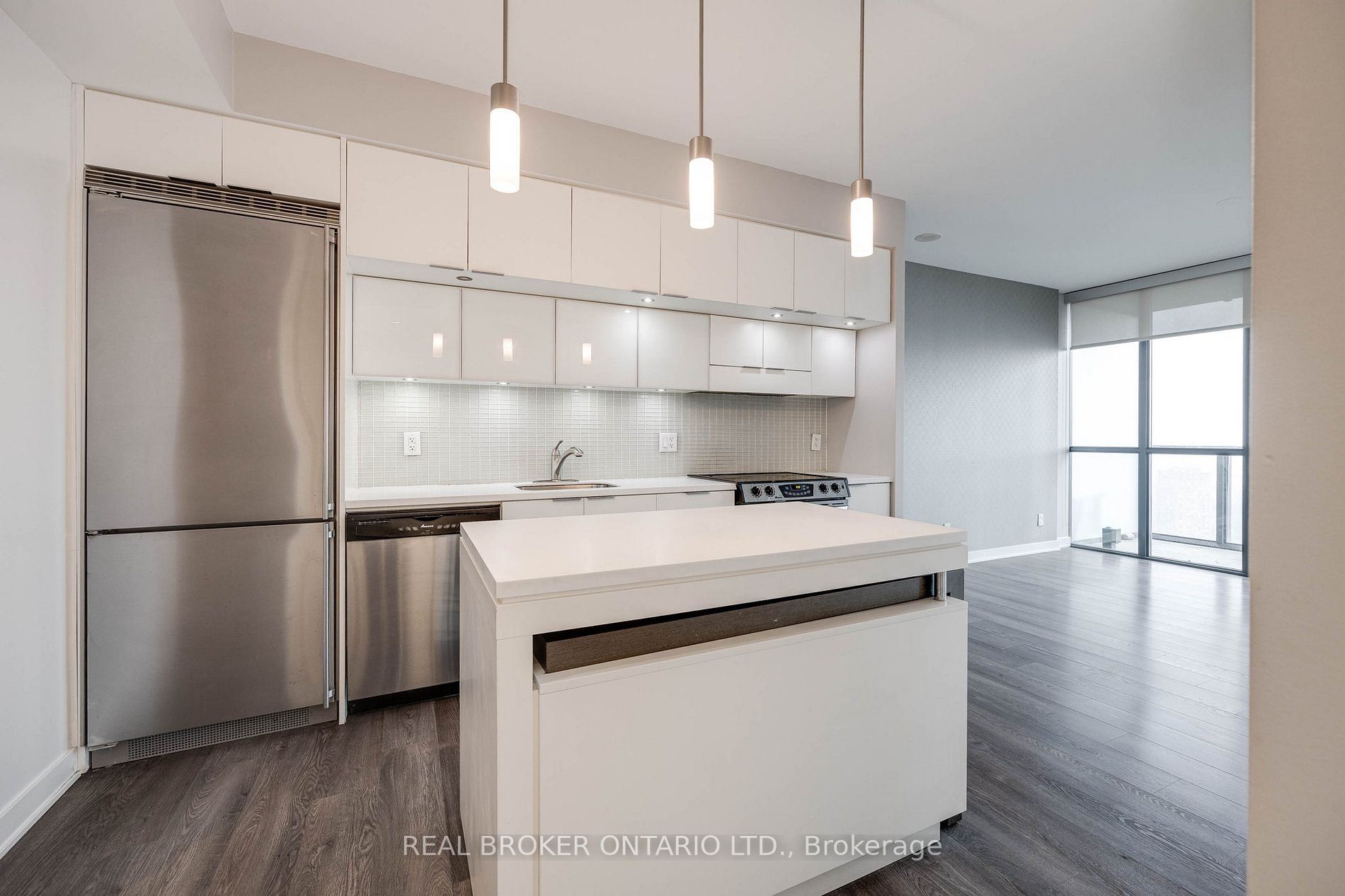 110 Charles St E, #3903
