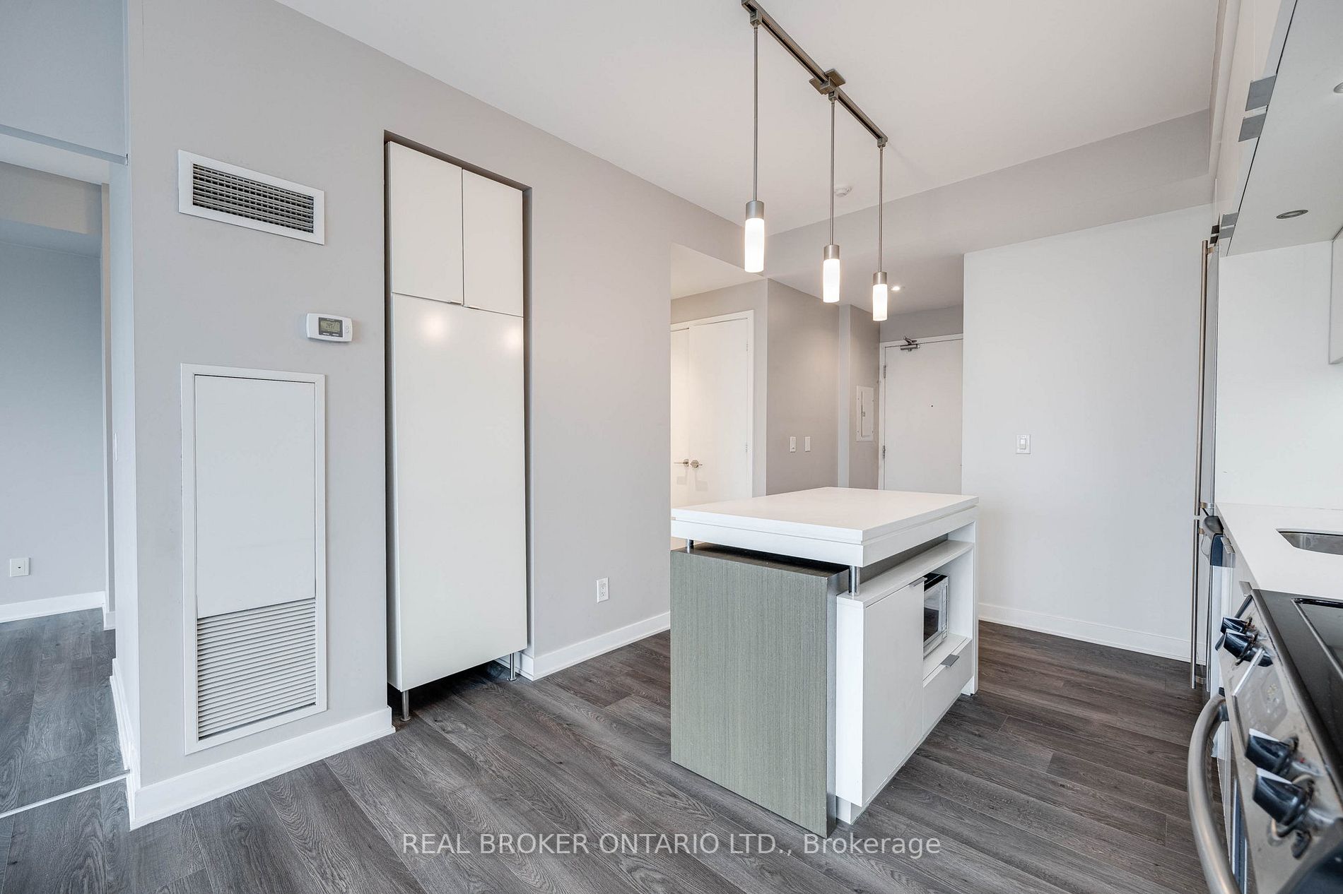 110 Charles St E, #3903