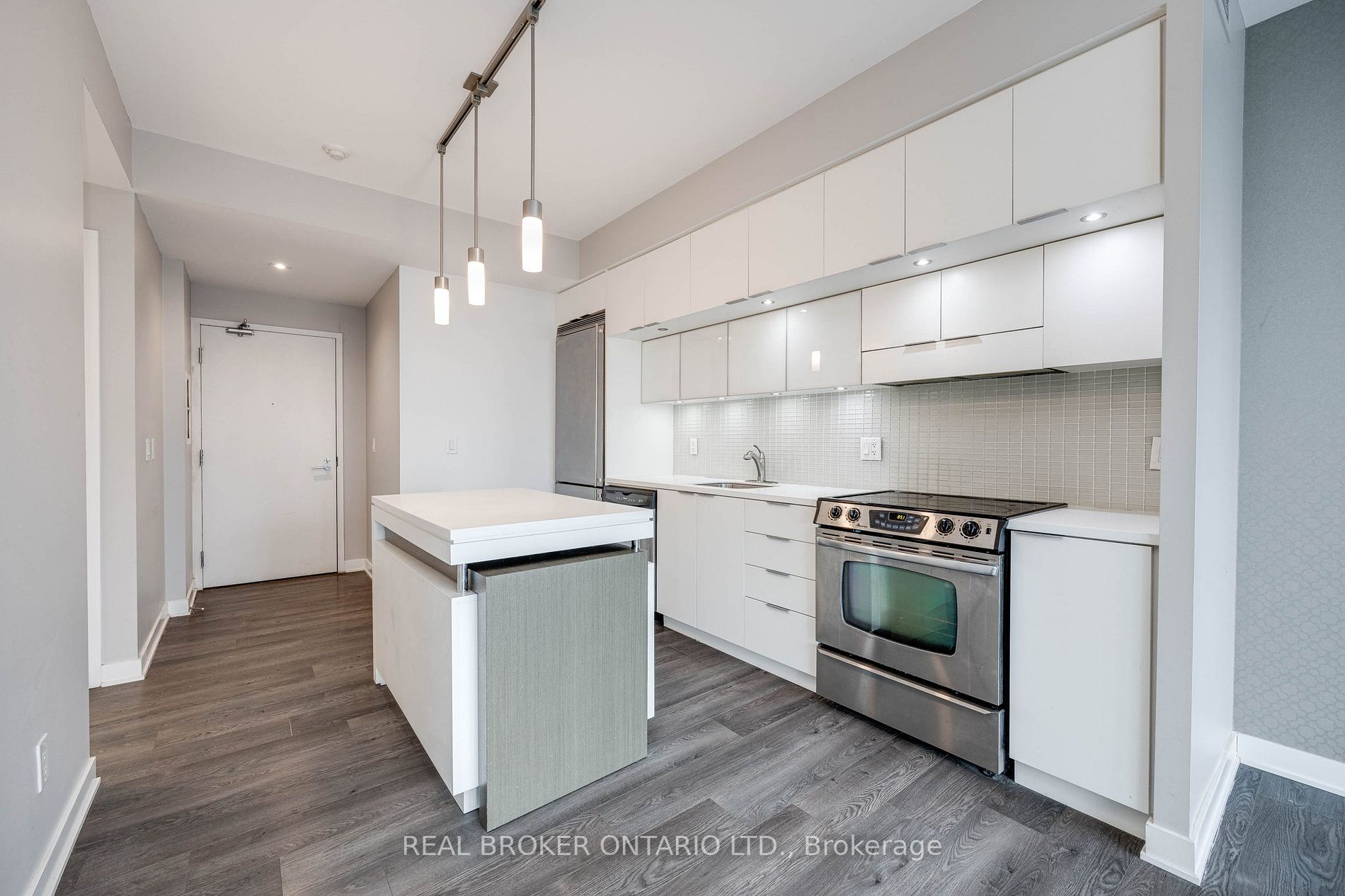 110 Charles St E, #3903