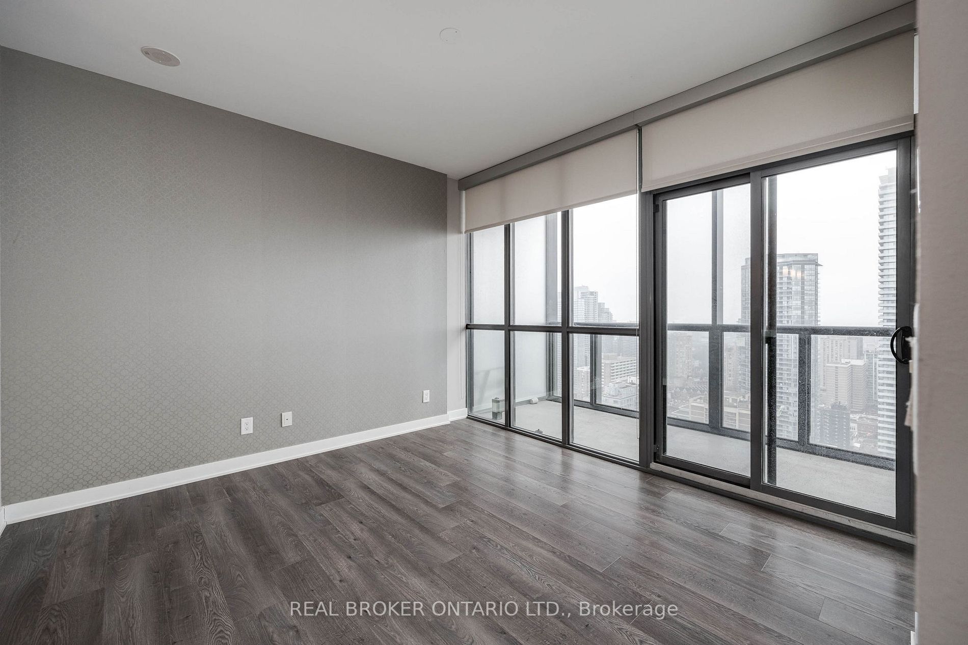 110 Charles St E, #3903