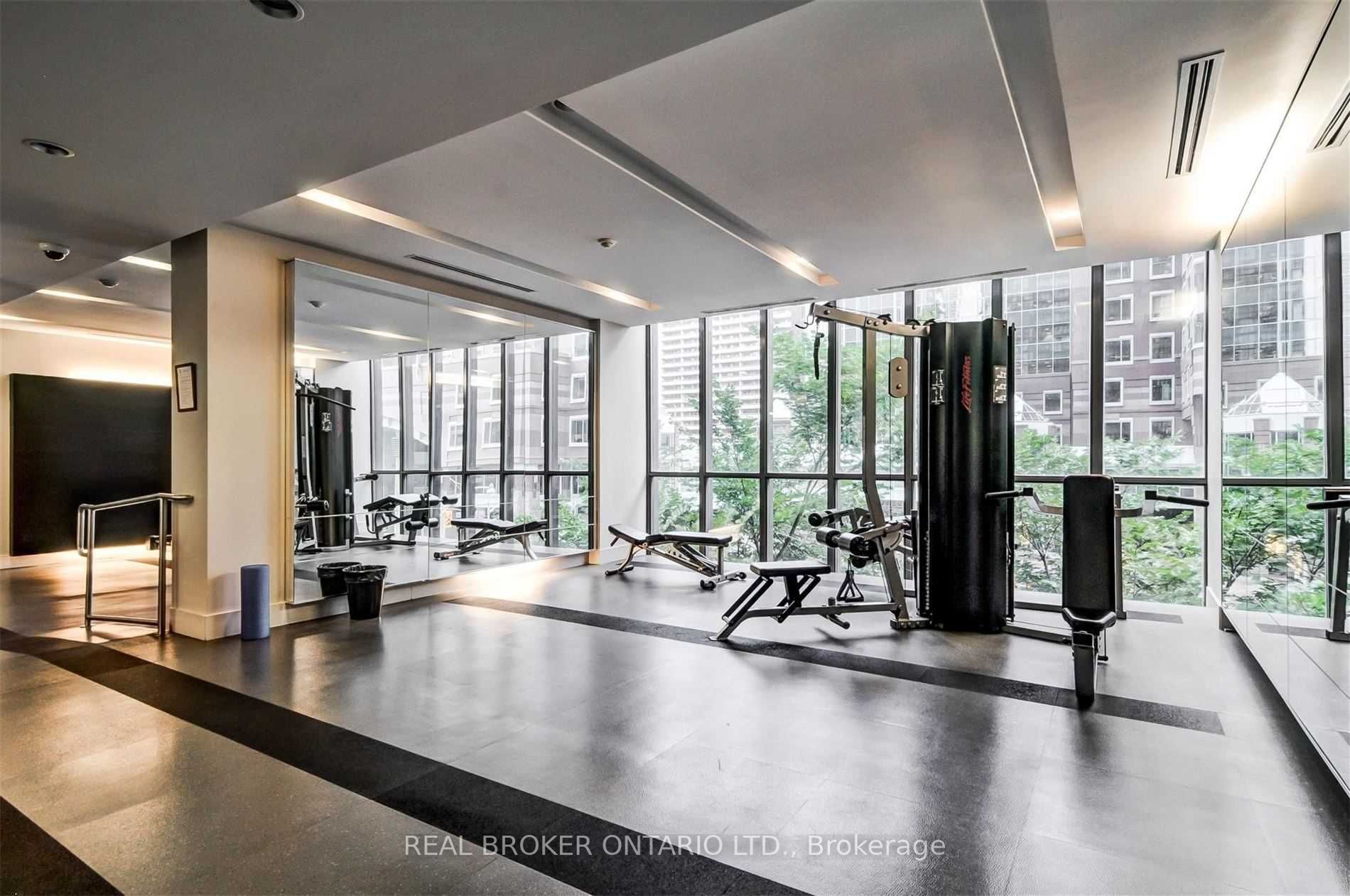 110 Charles St E, #3903