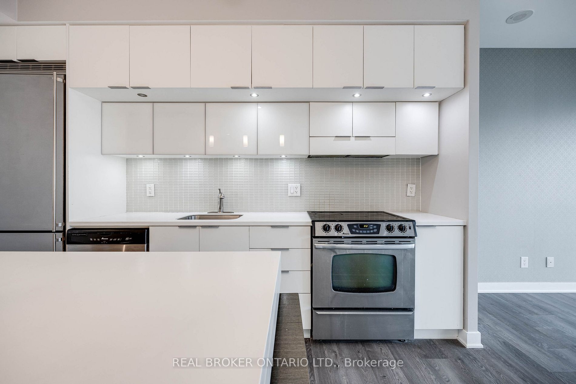 110 Charles St E, #3903