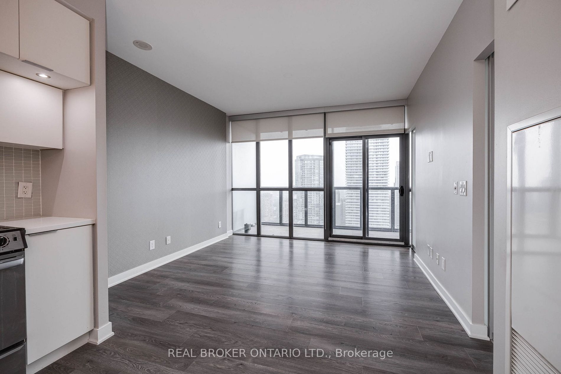 110 Charles St E, #3903