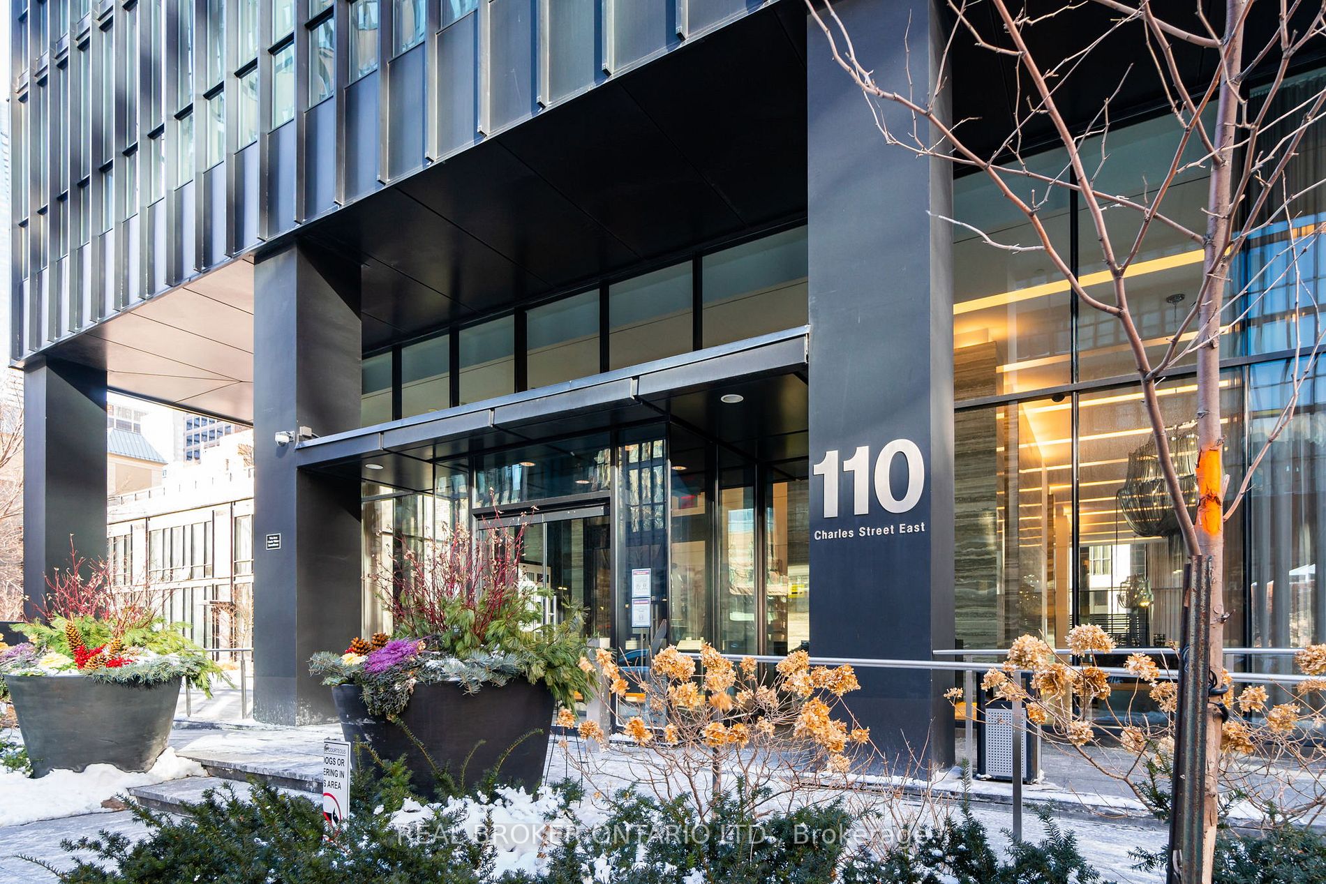 110 Charles St E, #3903