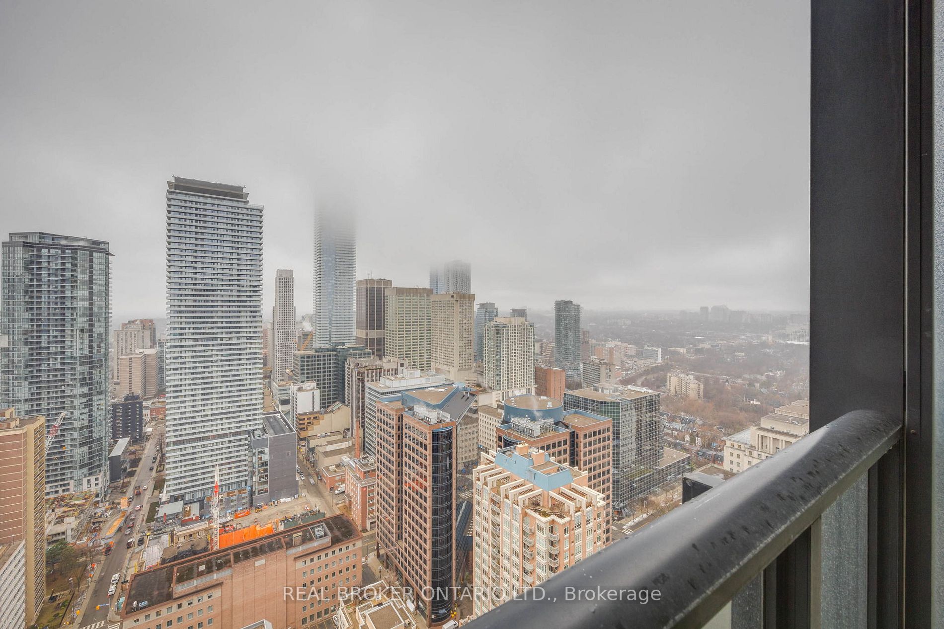 110 Charles St E, #3903