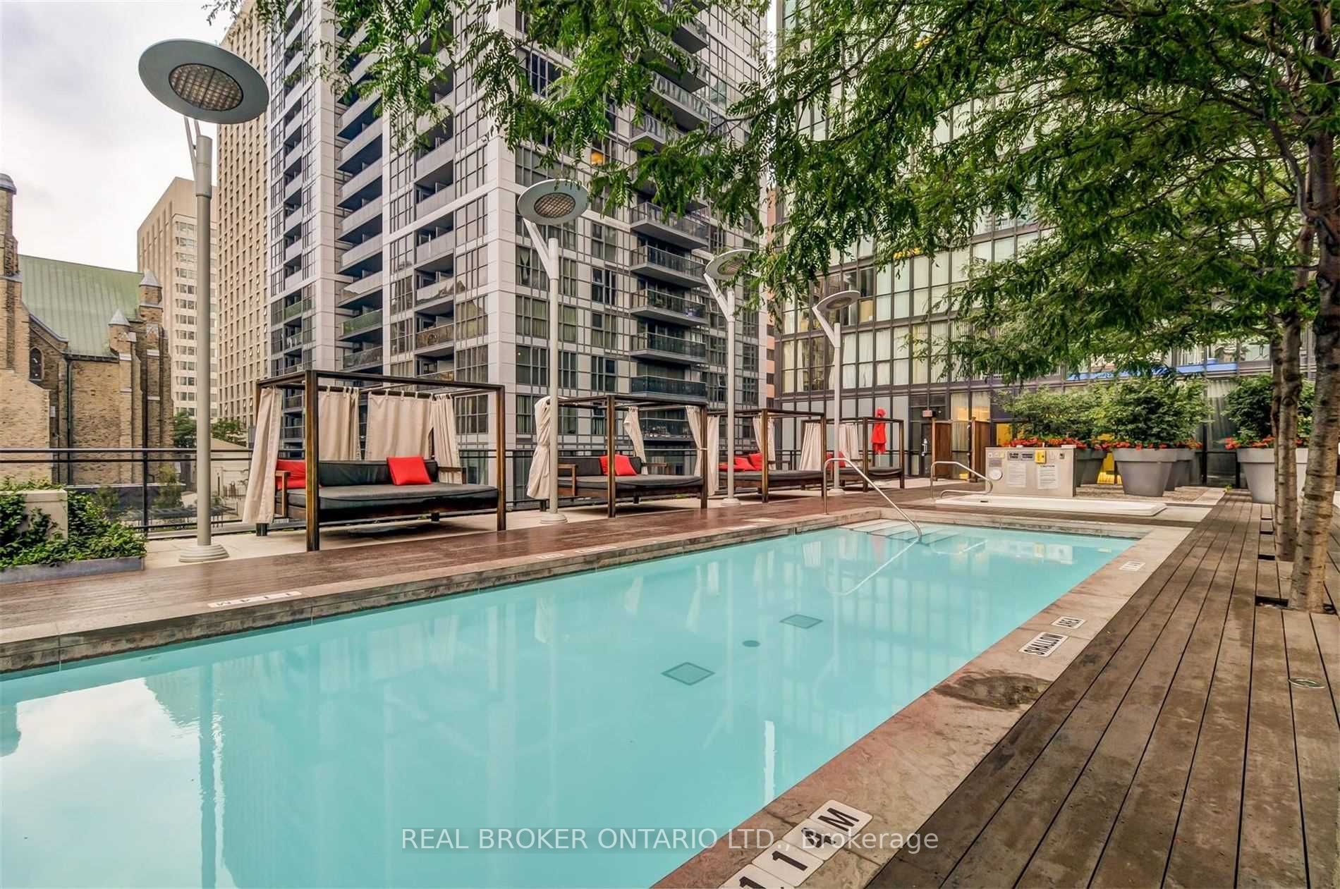 110 Charles St E, #3903