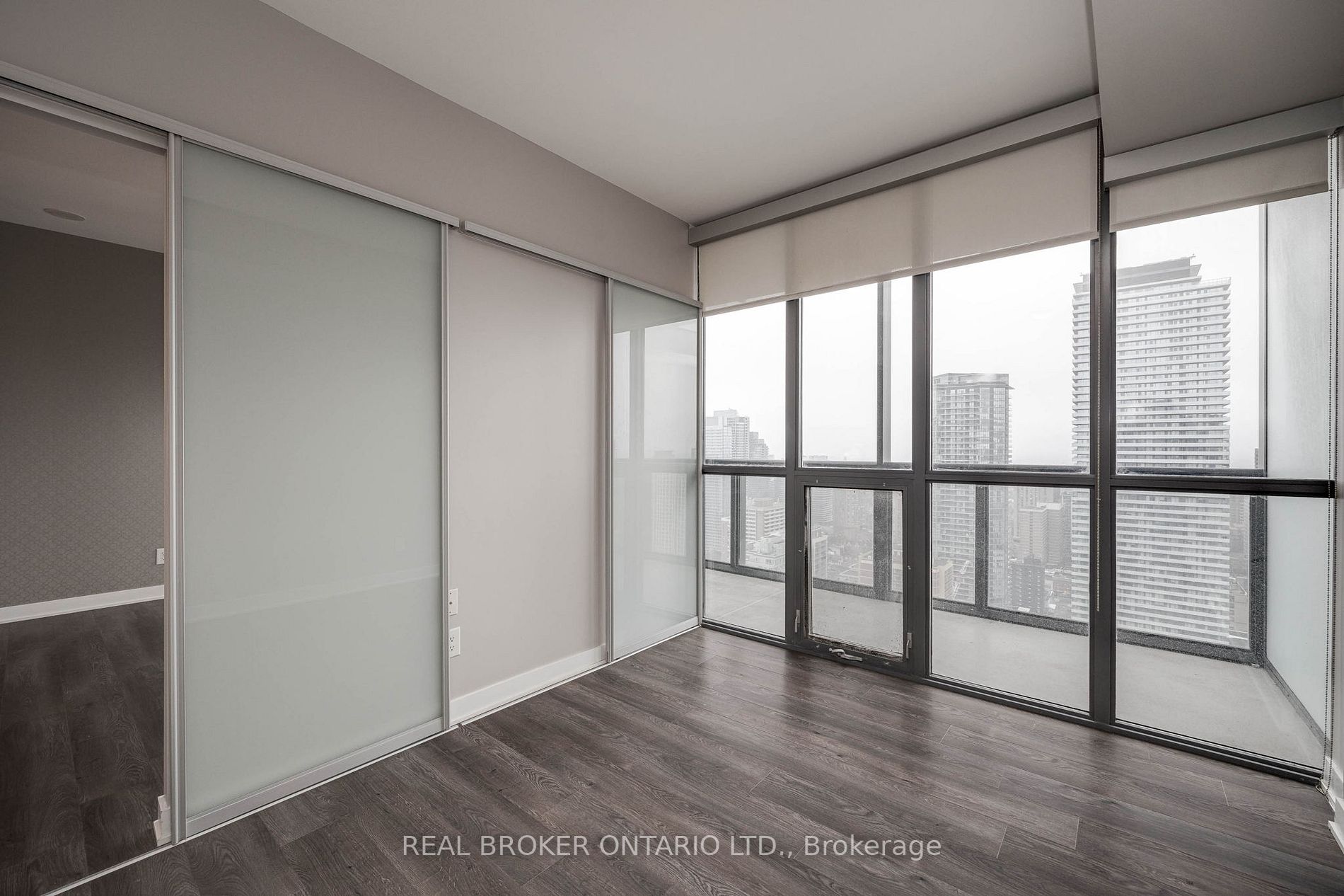 110 Charles St E, #3903