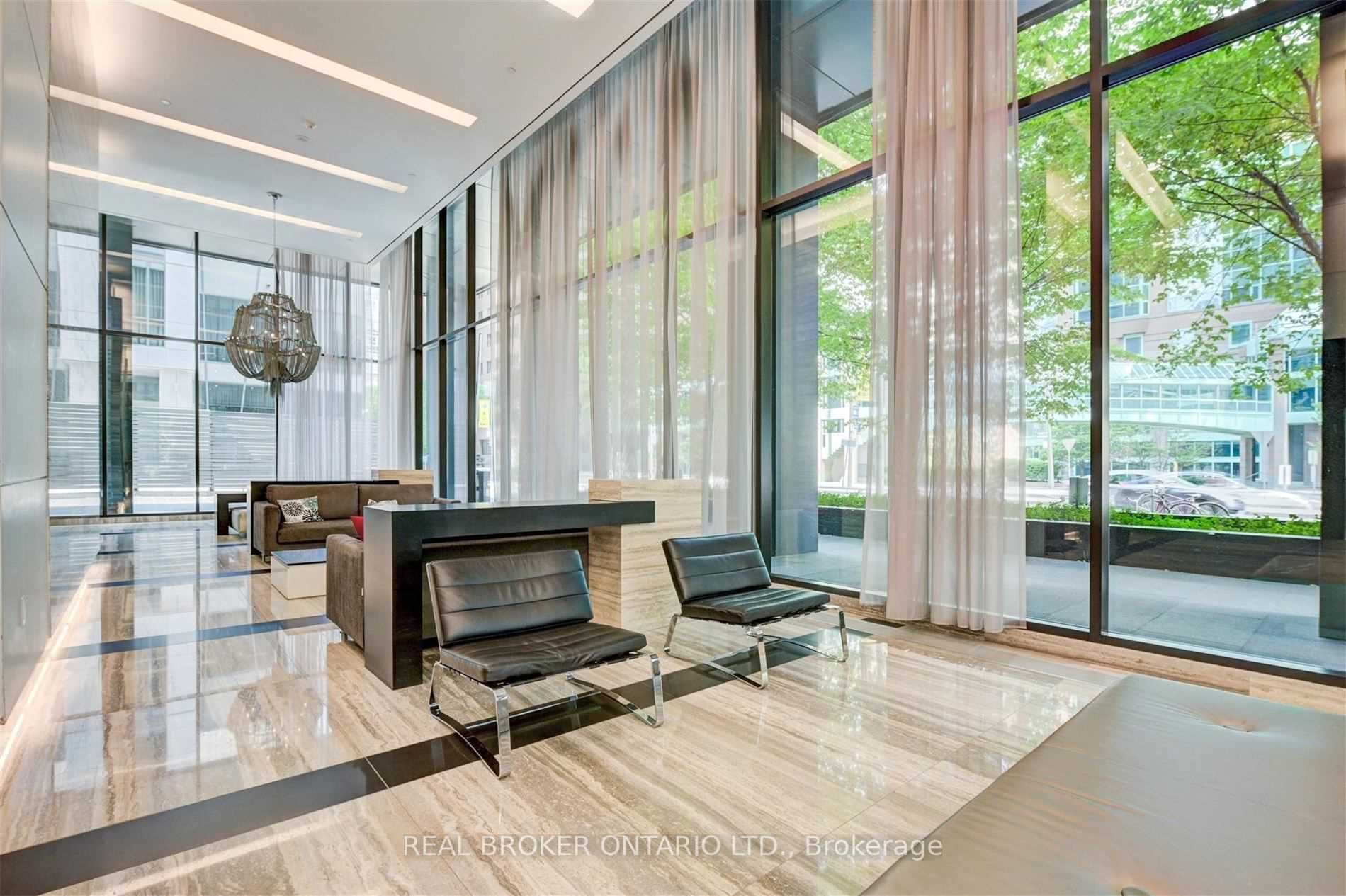110 Charles St E, #3903