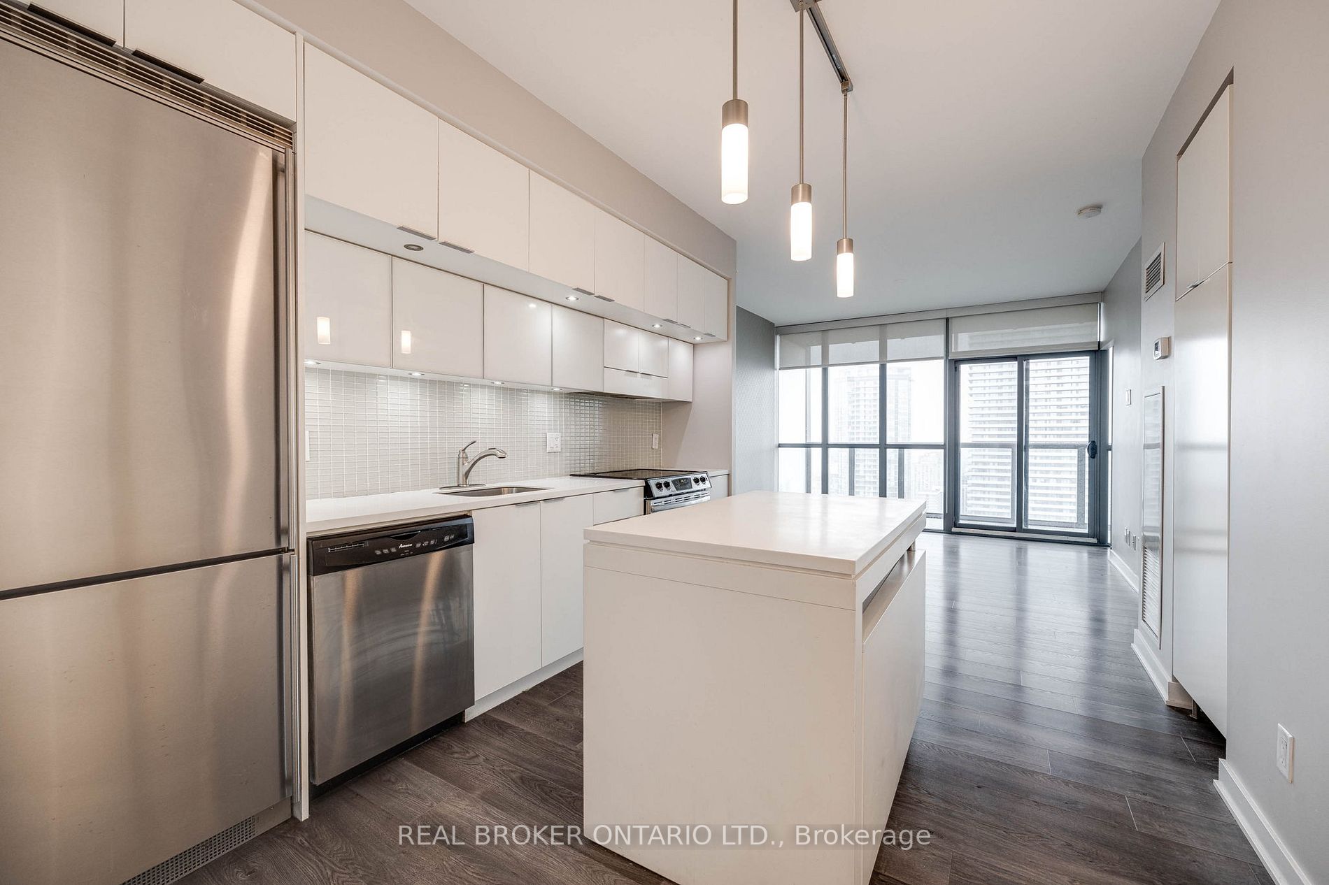 110 Charles St E, #3903