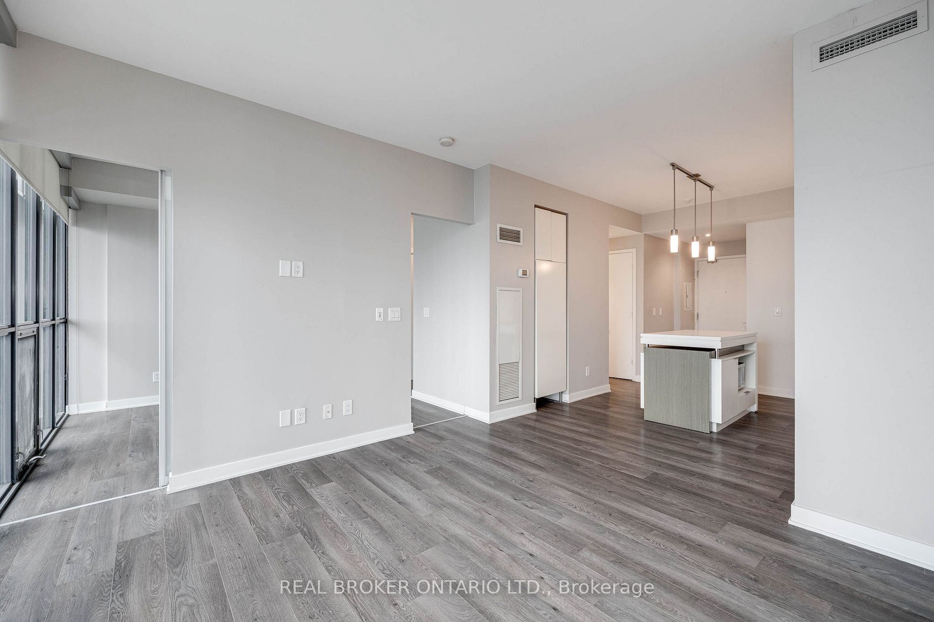 110 Charles St E, #3903