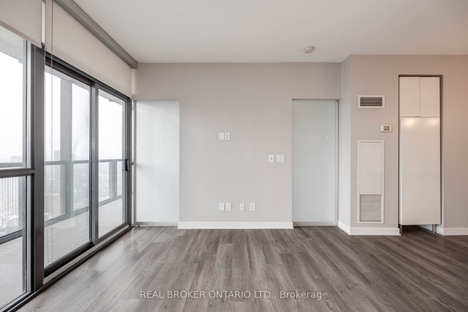 110 Charles St E, #3903