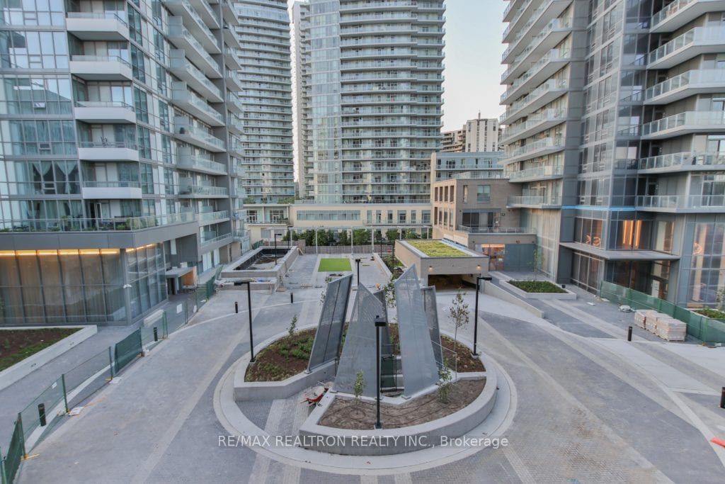 52 Forest Manor Rd, #1109