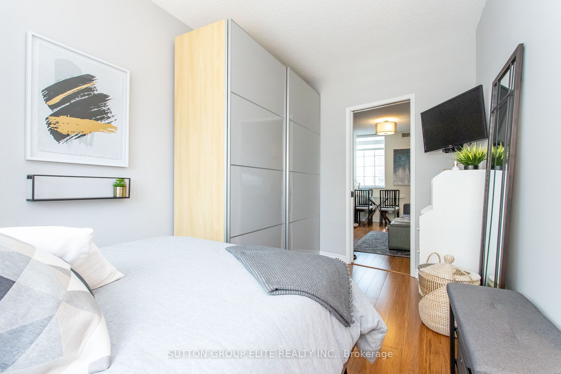 55 Bloor St E, #1907