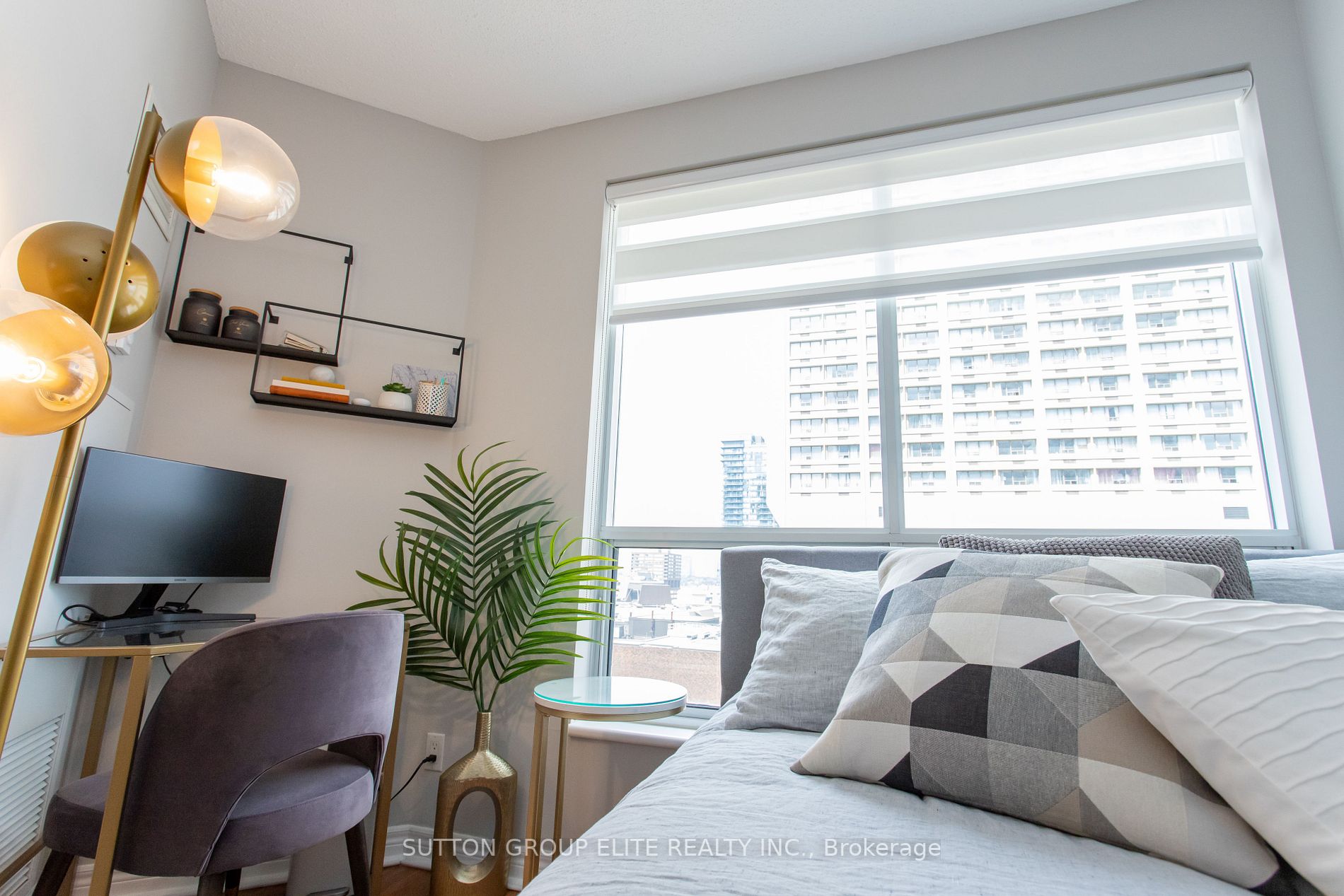 55 Bloor St E, #1907