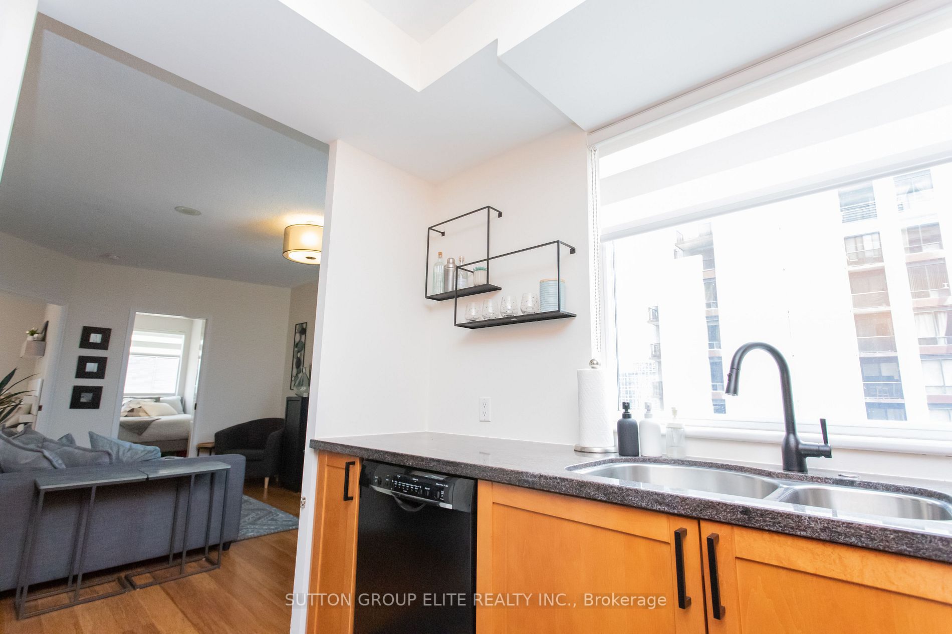 55 Bloor St E, #1907