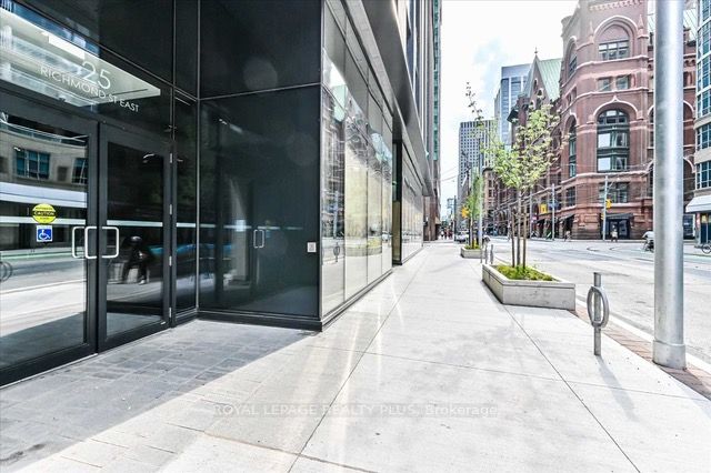 25 Richmond St E, #2416