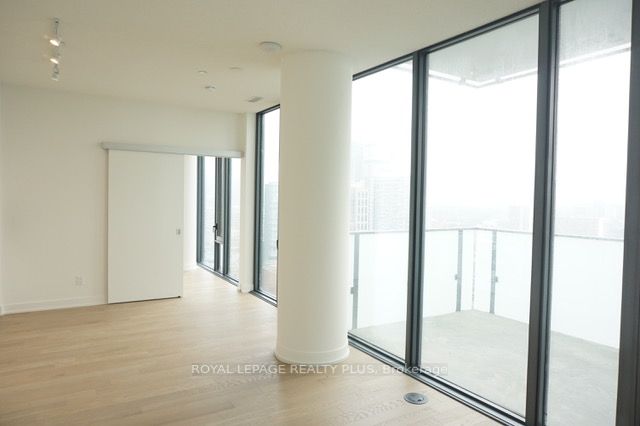 25 Richmond St E, #2416