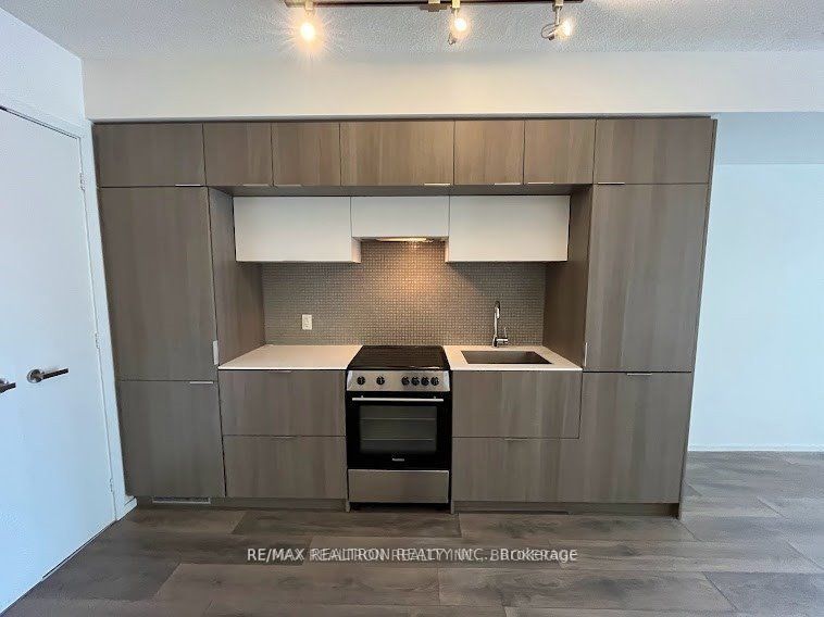 159 Dundas St E, #602