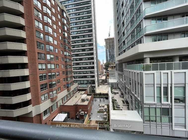 159 Dundas St E, #602