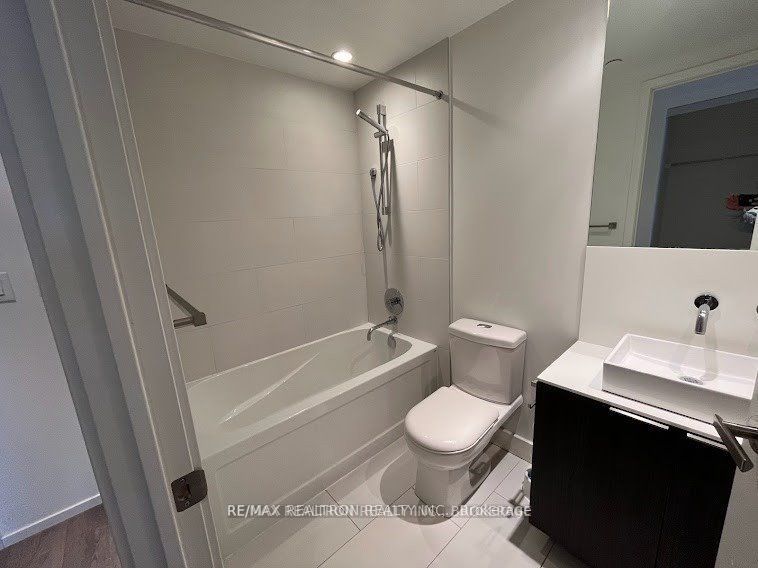 159 Dundas St E, #602