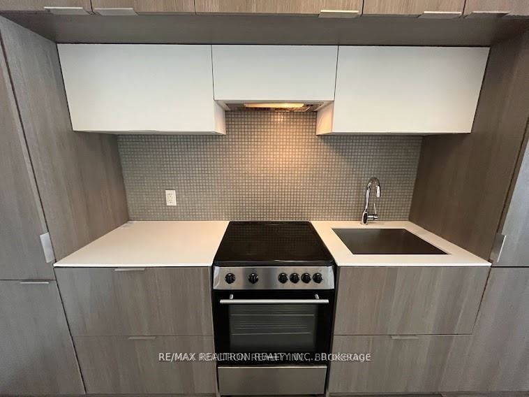 159 Dundas St E, #602