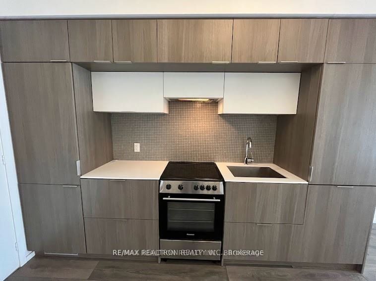 159 Dundas St E, #602