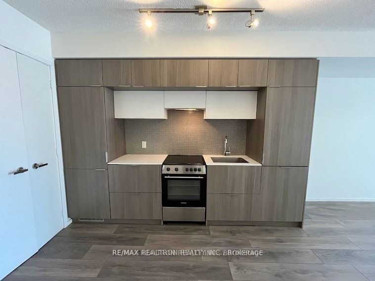 159 Dundas St E, #602