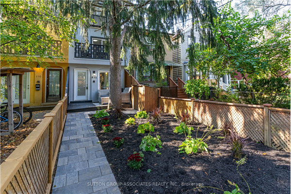 832 Manning Ave, Toronto