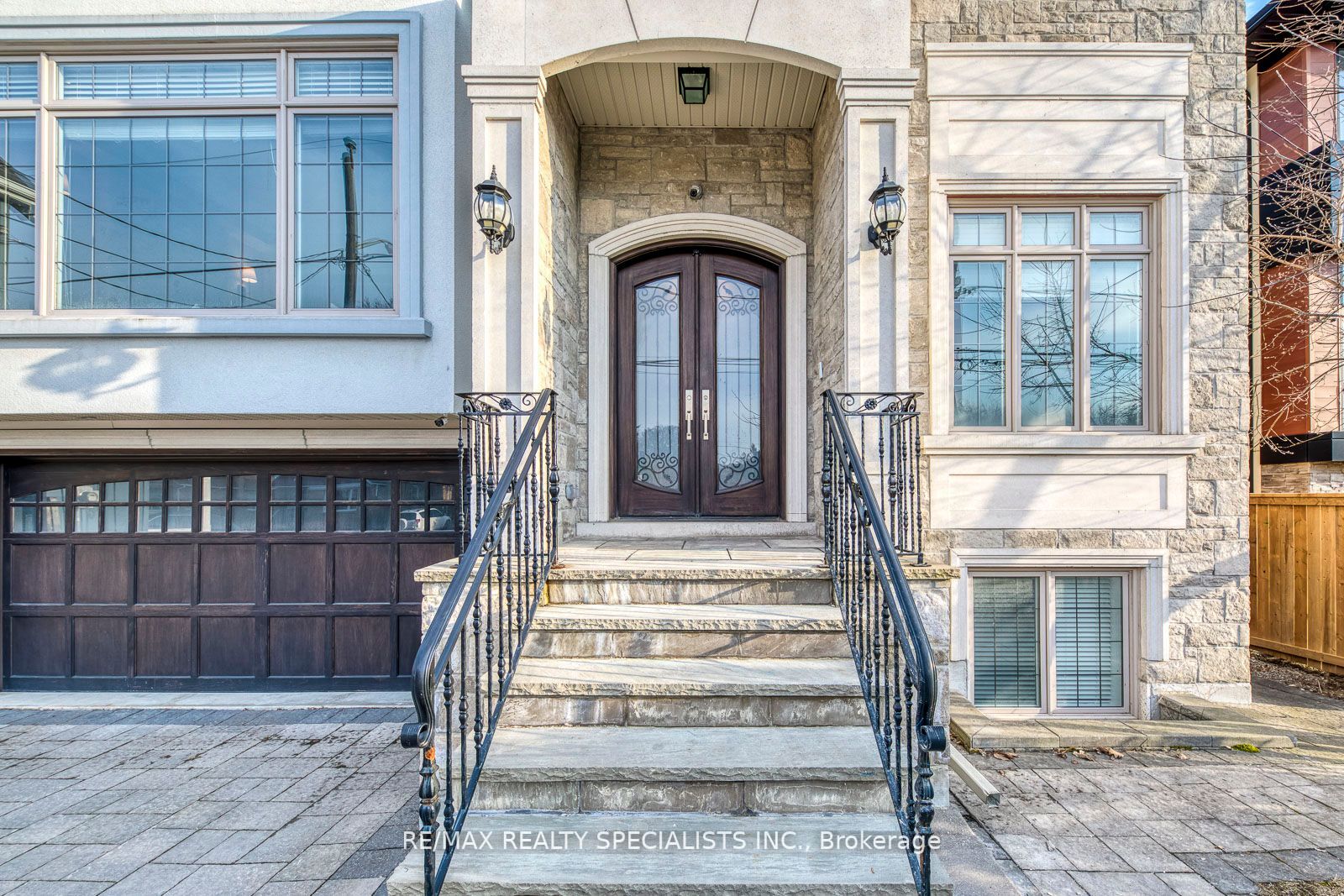 271 Poyntz Avenue