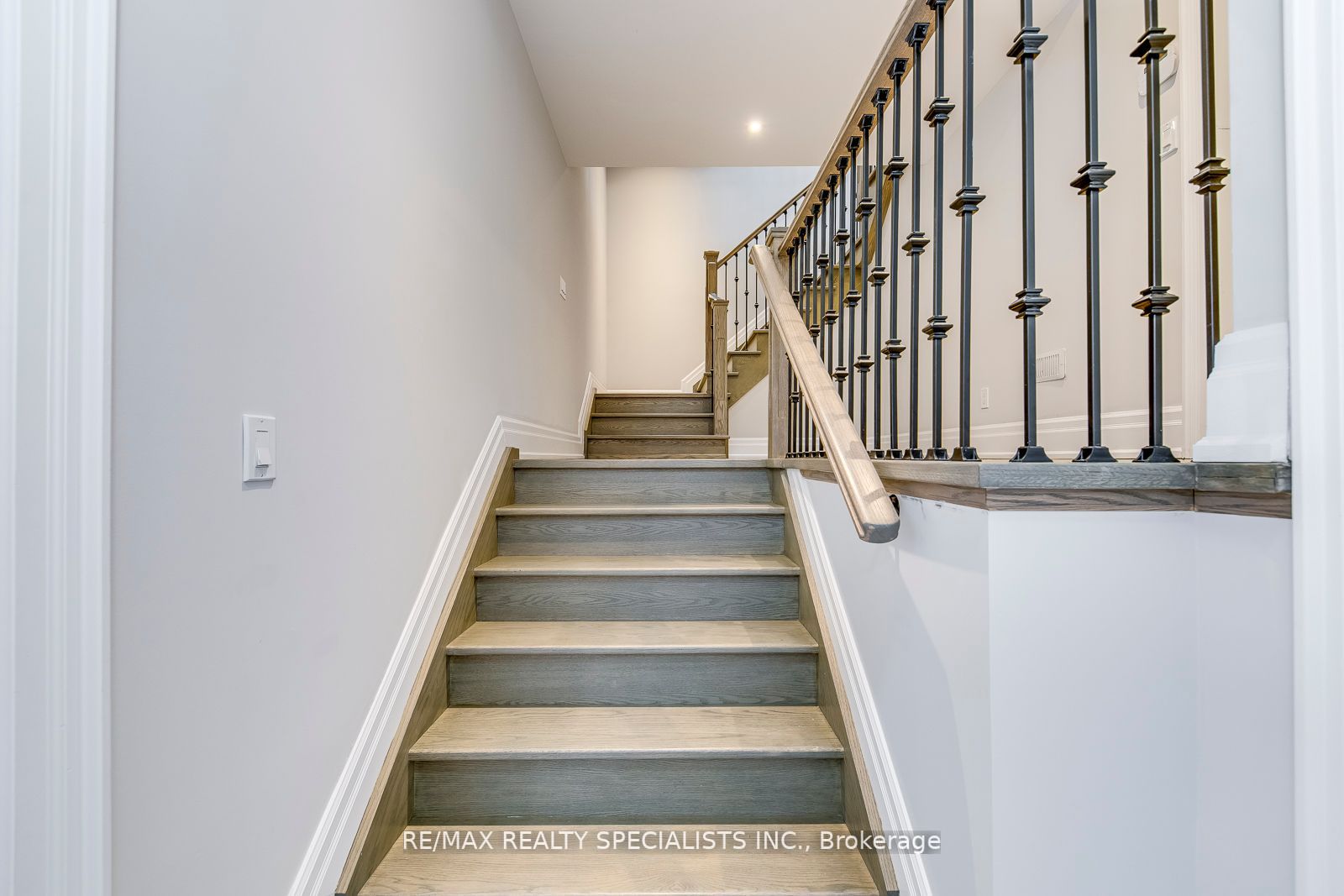 271 Poyntz Avenue