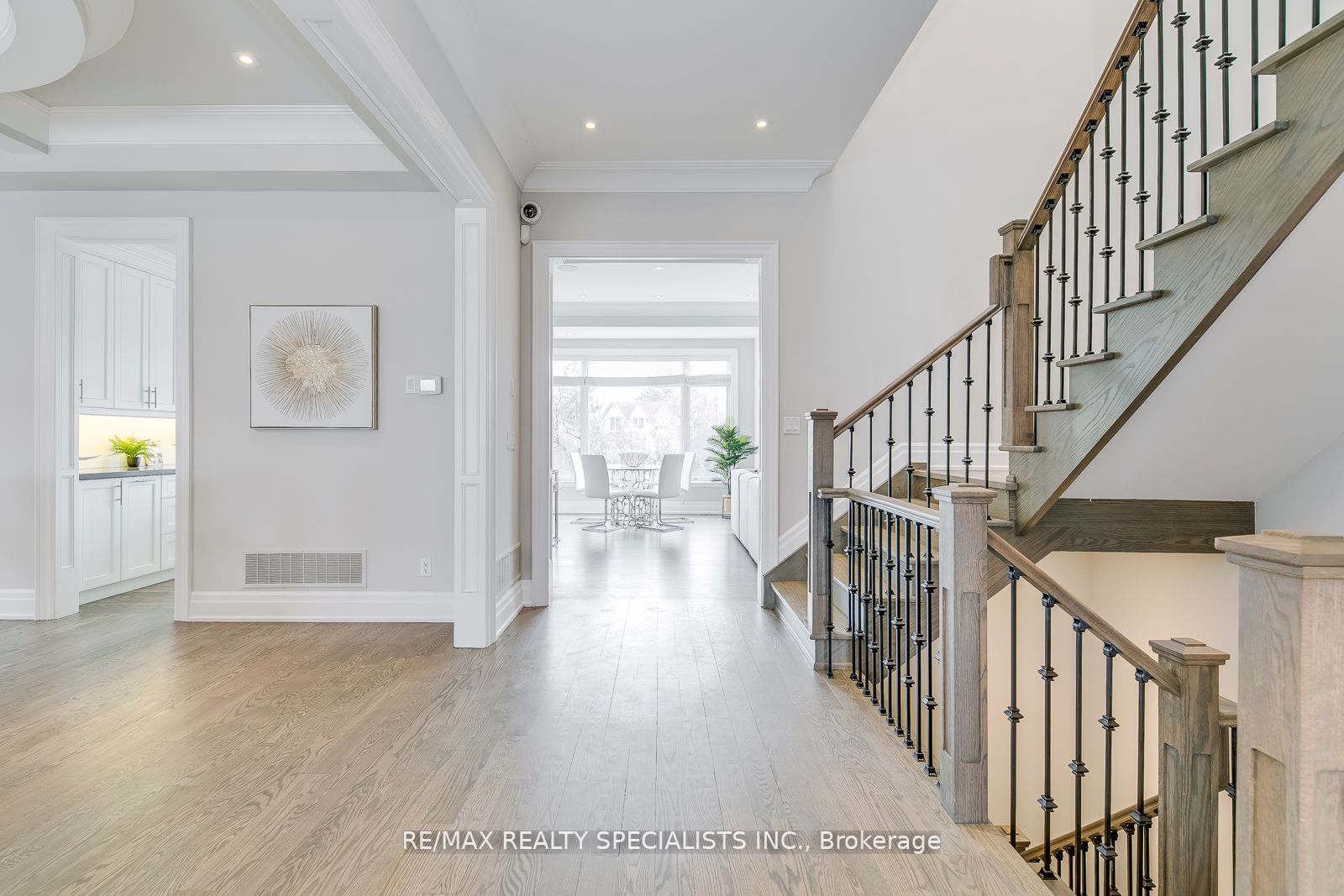 271 Poyntz Avenue