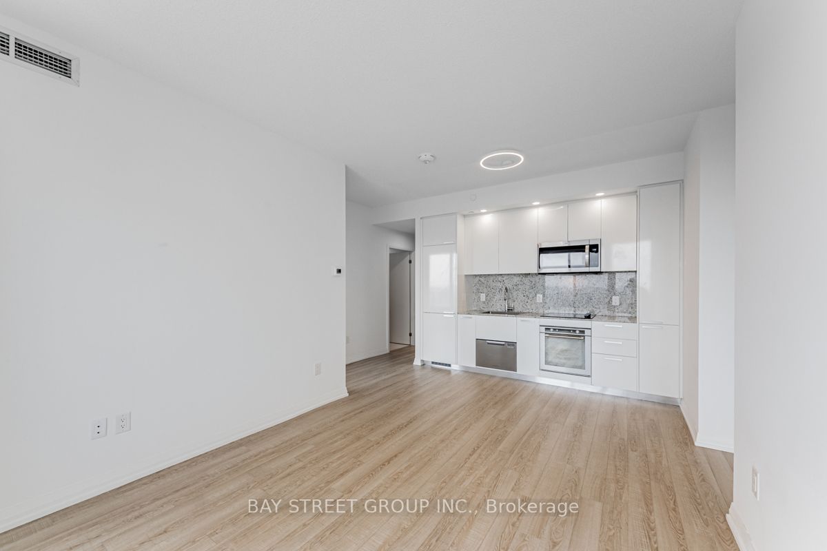 75 Canterbury Place, #2516