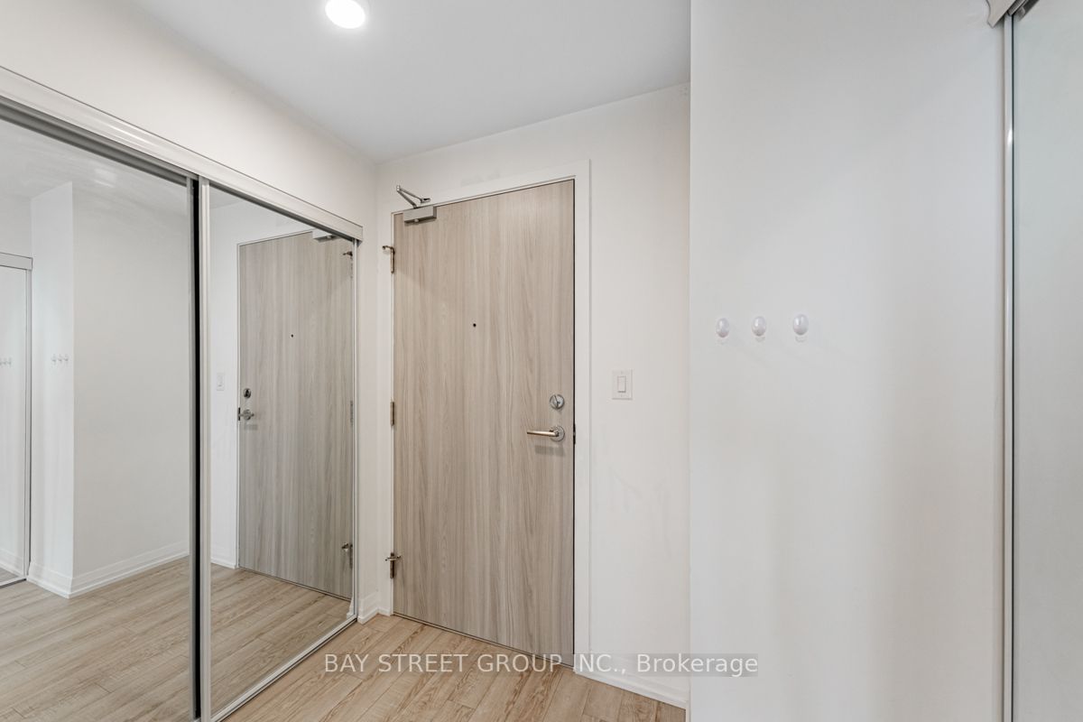 75 Canterbury Place, #2516