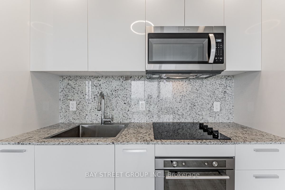 75 Canterbury Place, #2516