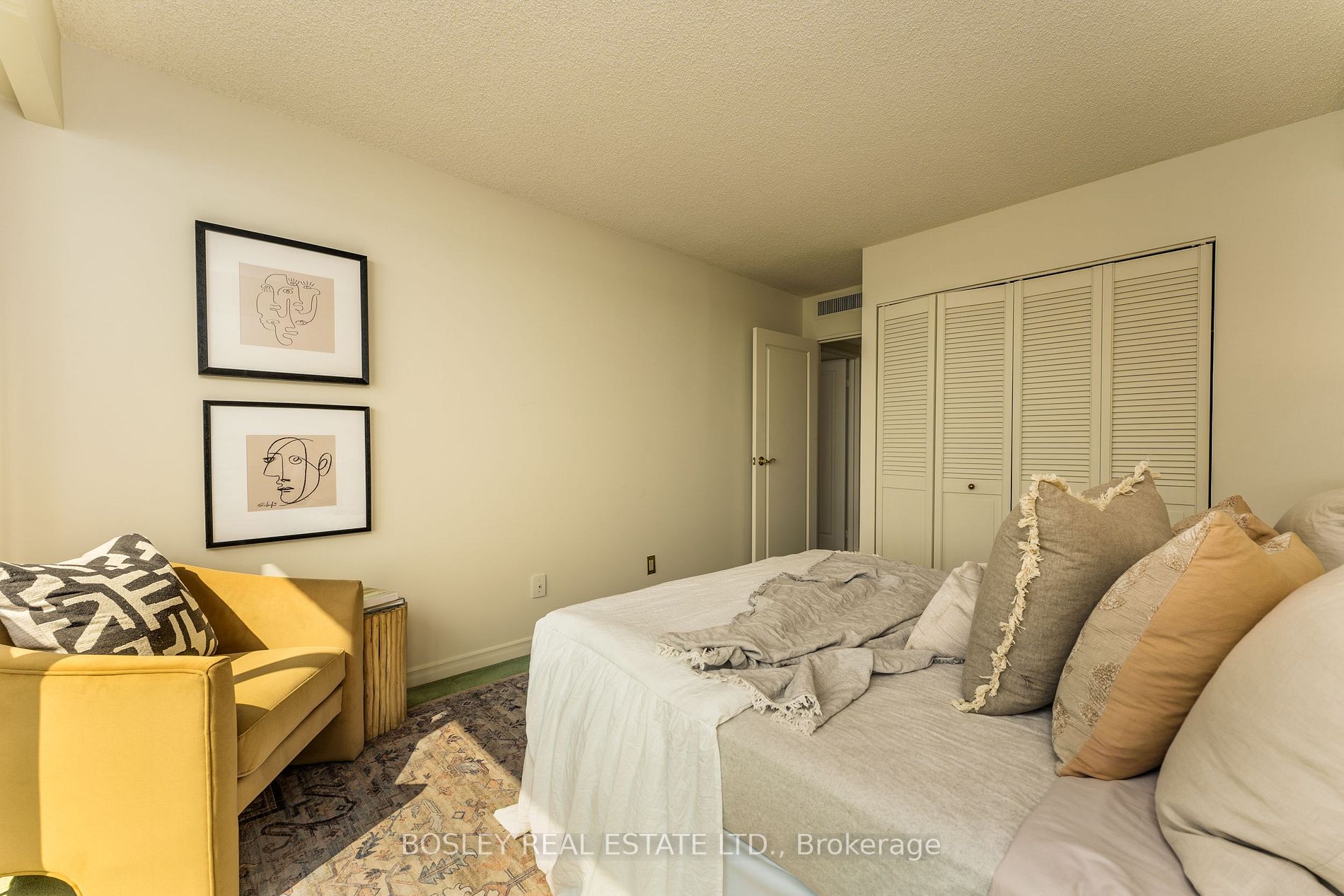 65 Harbour Sq, #1401