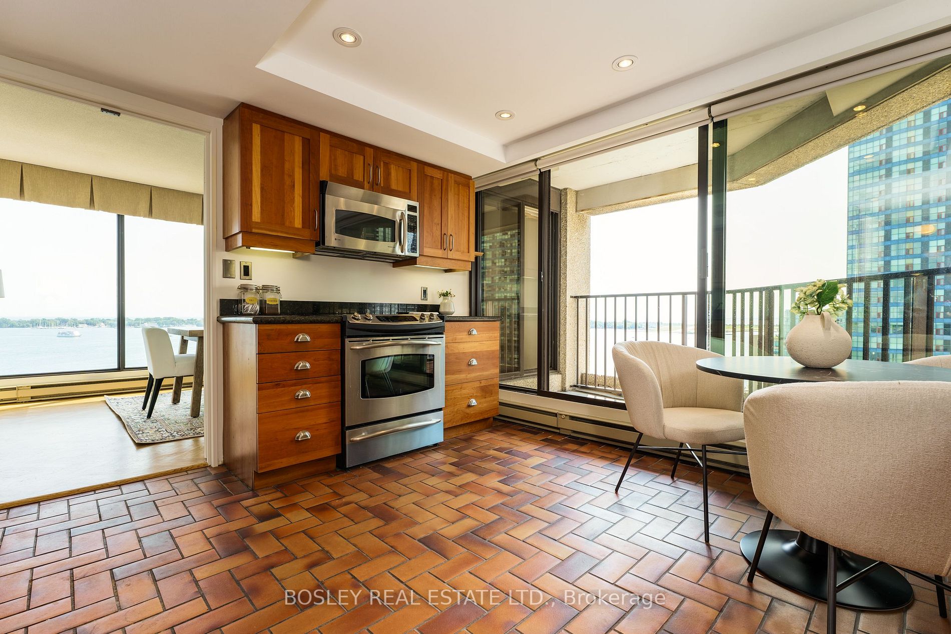 65 Harbour Sq, #1401