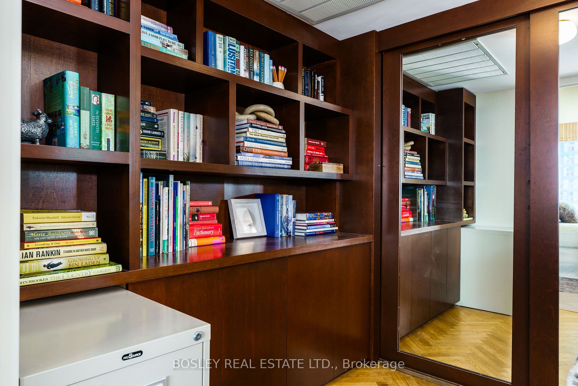 65 Harbour Sq, #1401