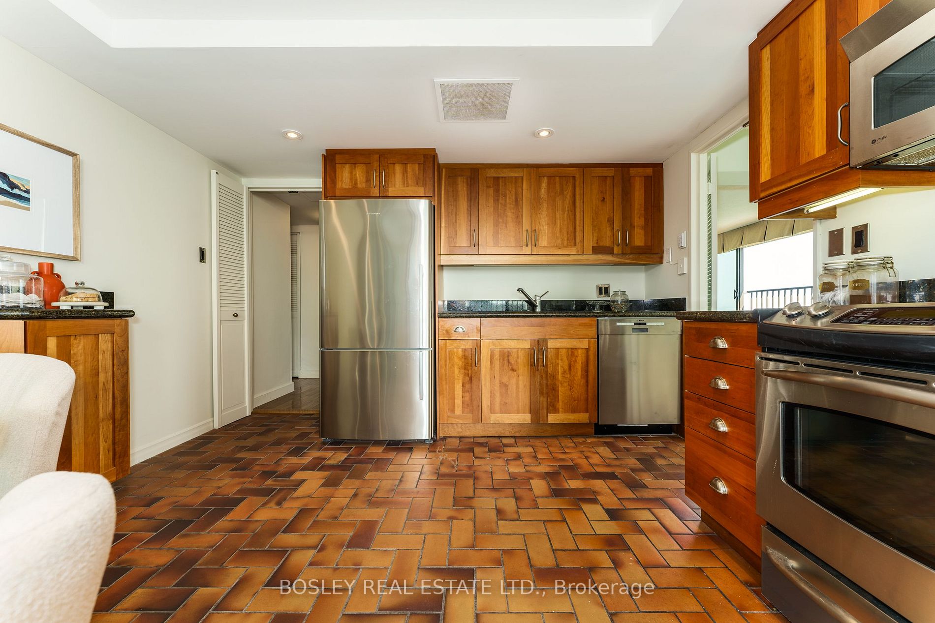 65 Harbour Sq, #1401