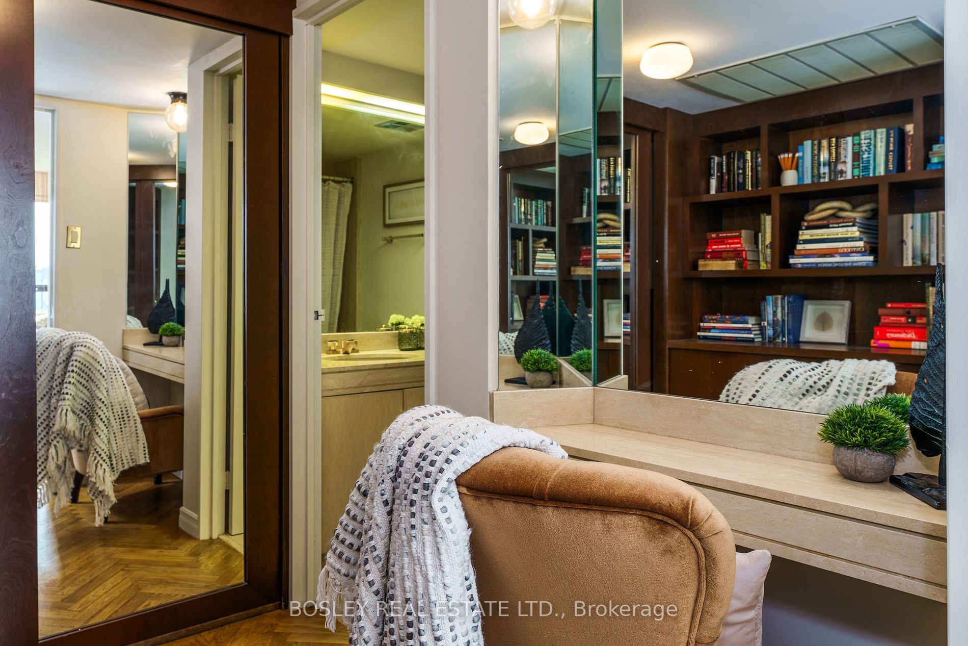 65 Harbour Sq, #1401