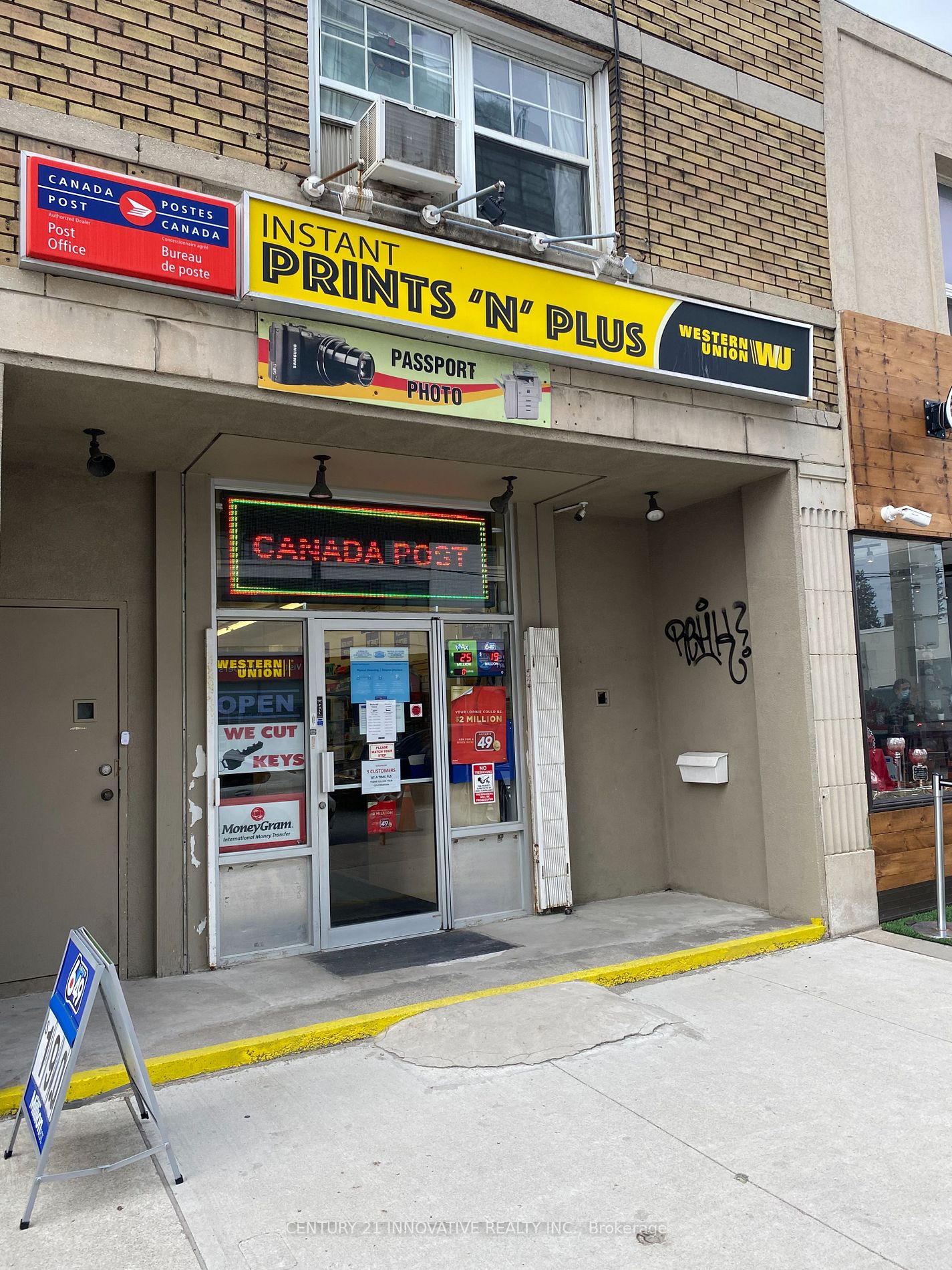 922 Eglinton Ave
