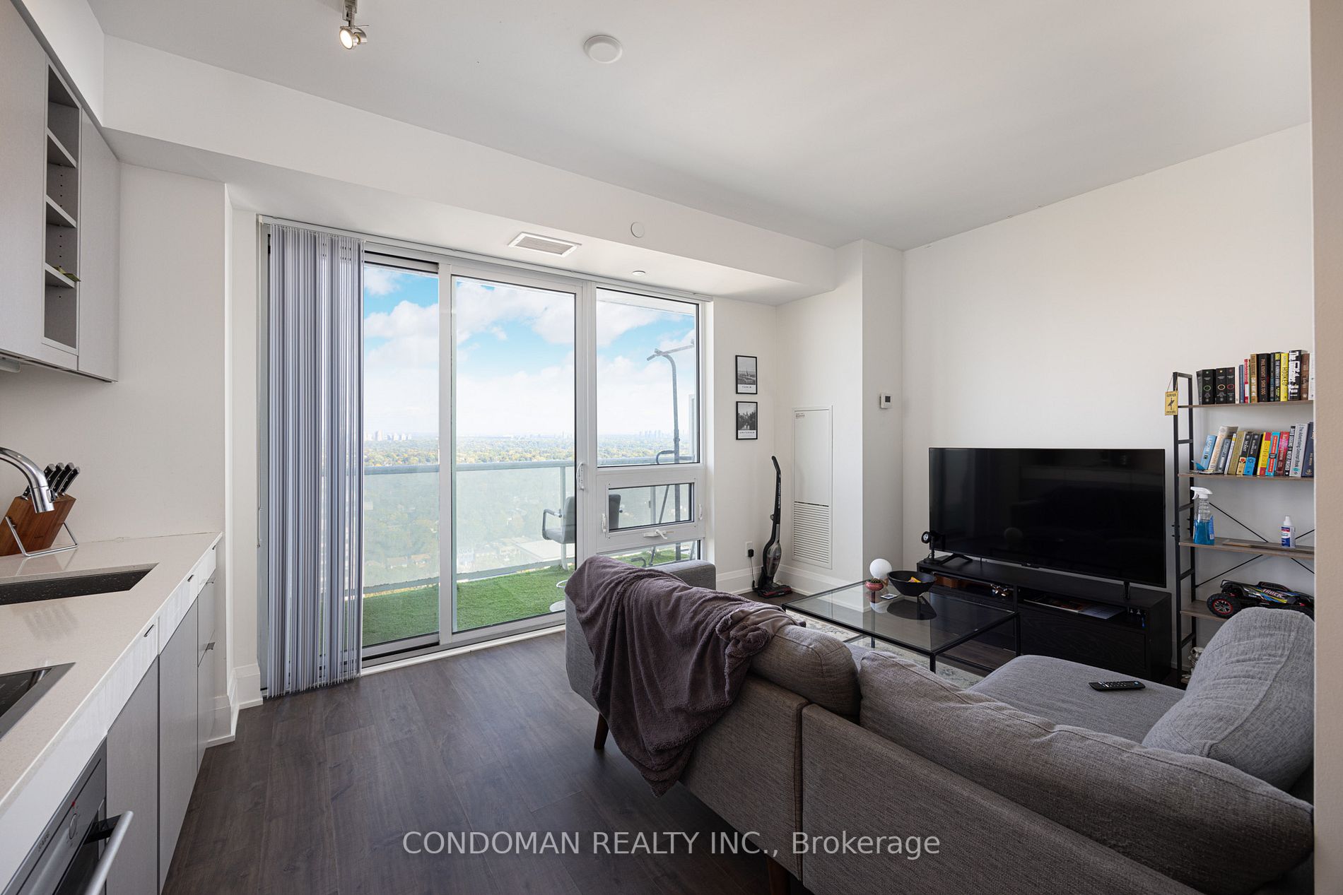 101 Erskine Avenue, #2701