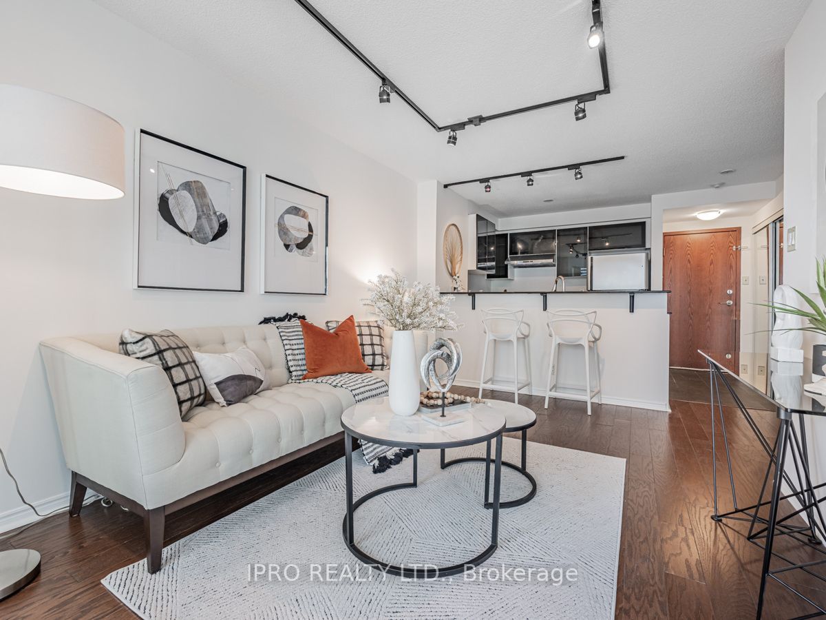 10 Yonge St, #1404