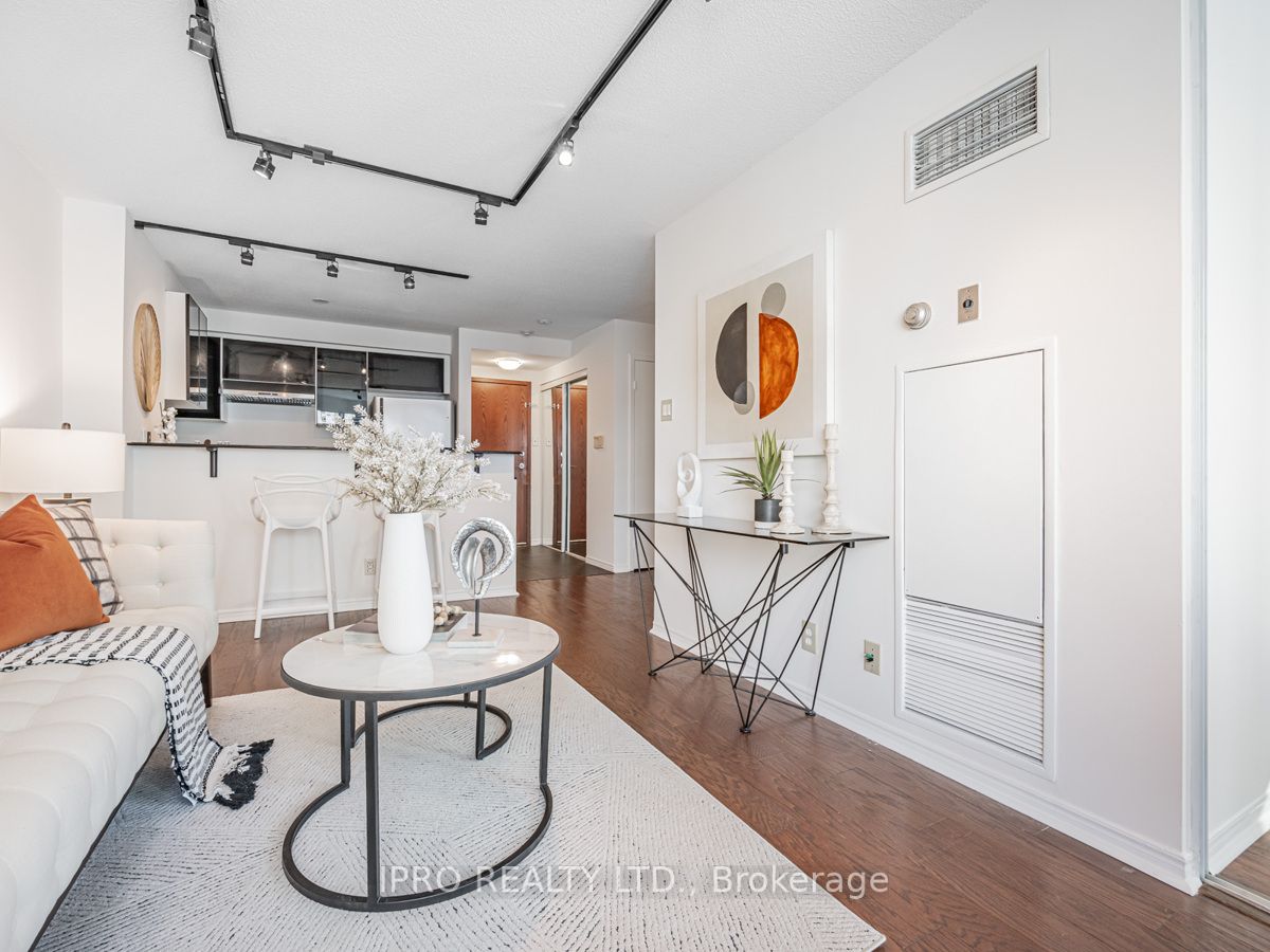 10 Yonge St, #1404